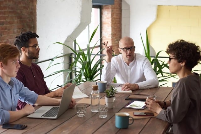 employees-having-a-meeting